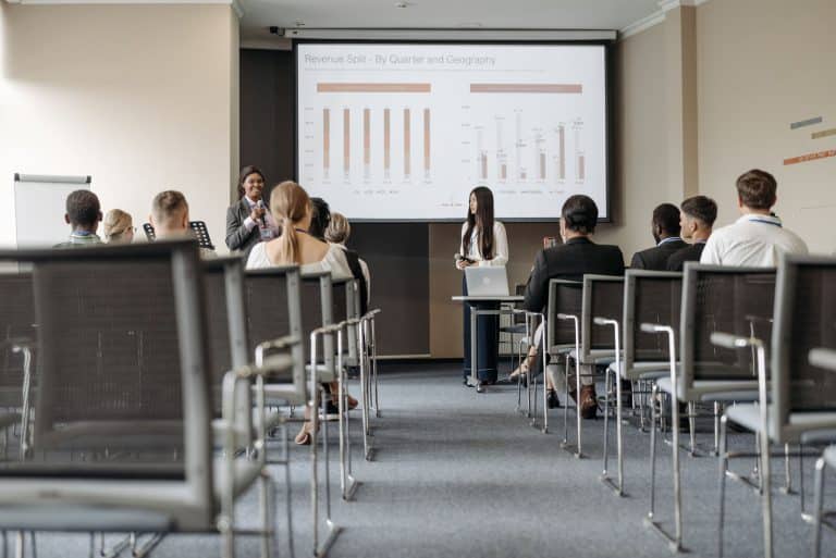 Reconversion professionnelle : pourquoi le réseau compte plus que le CV