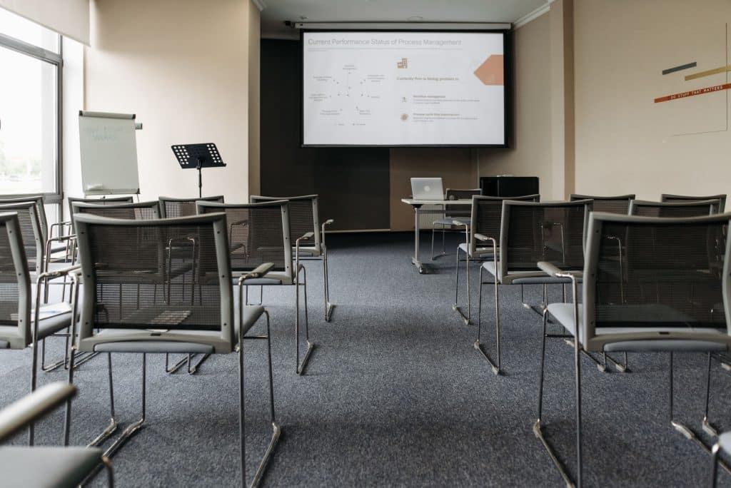 Négocier une promotion : ce que révèle la présence d'un bon réseau interne
