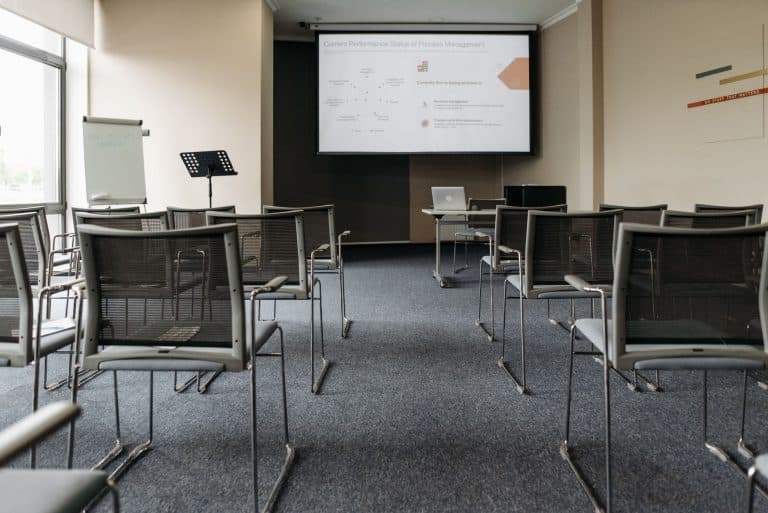 Négocier une promotion : ce que révèle la présence d'un bon réseau interne